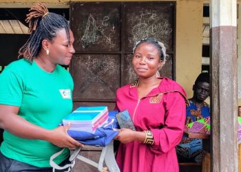 Des kits scolaires et vestimentaires aux orphelins,  veuves et veufs de Kaniamboua