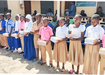 Assoli :  Des kits scolaires et des appuis financiers aux élèves et artisans