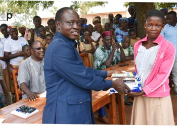 Doufelgou/éducation scolaire : les élèves méritants du collège d’Agbandé récompensés