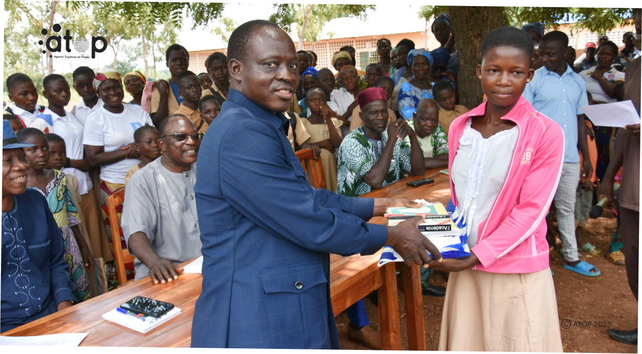Doufelgou/éducation scolaire : les élèves méritants du collège d’Agbandé récompensés 1 Oliver 6 2