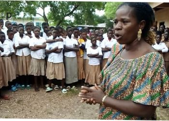 Assoli/Promouvoir la scolarisation des jeunes filles : Mme Tagba Bidénèbè échange avec les leaders d’opinions et les élèves du canton de Daoudè