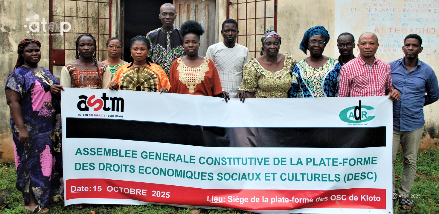 10 Les membres de la pateforme des DESC on reconnait la presidente elue 4e de la gauche