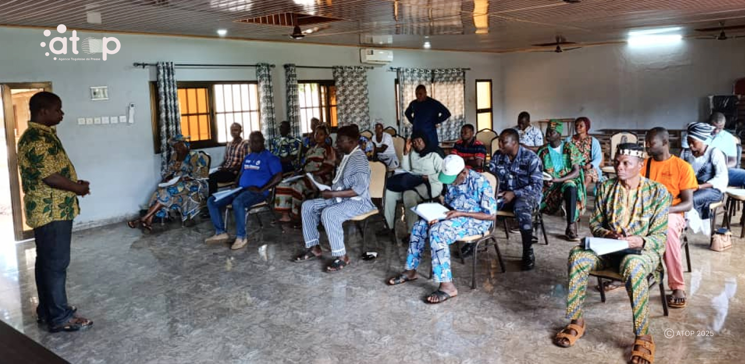 Protection des enfants : Des membres du cadre communal de concertation de Yoto 3 formés 1 3 Les participants au cours des