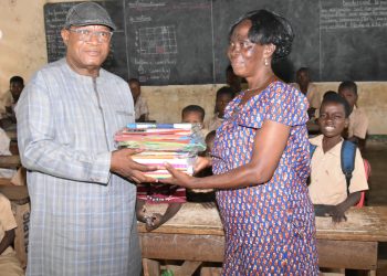Kozah/Education : L’association ACA fait don de kits scolaires à l’EPP Nandade