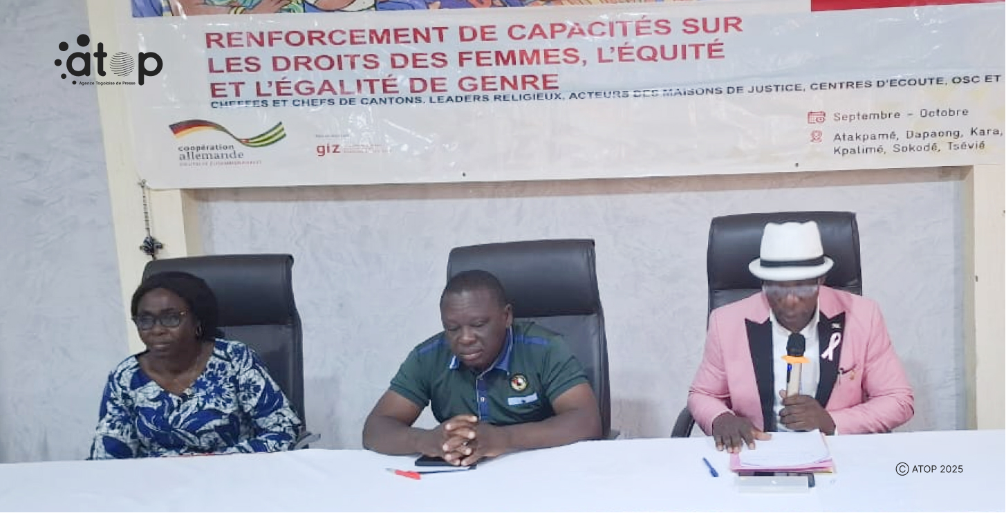 9 M. Bawo au milieu ouvrant les