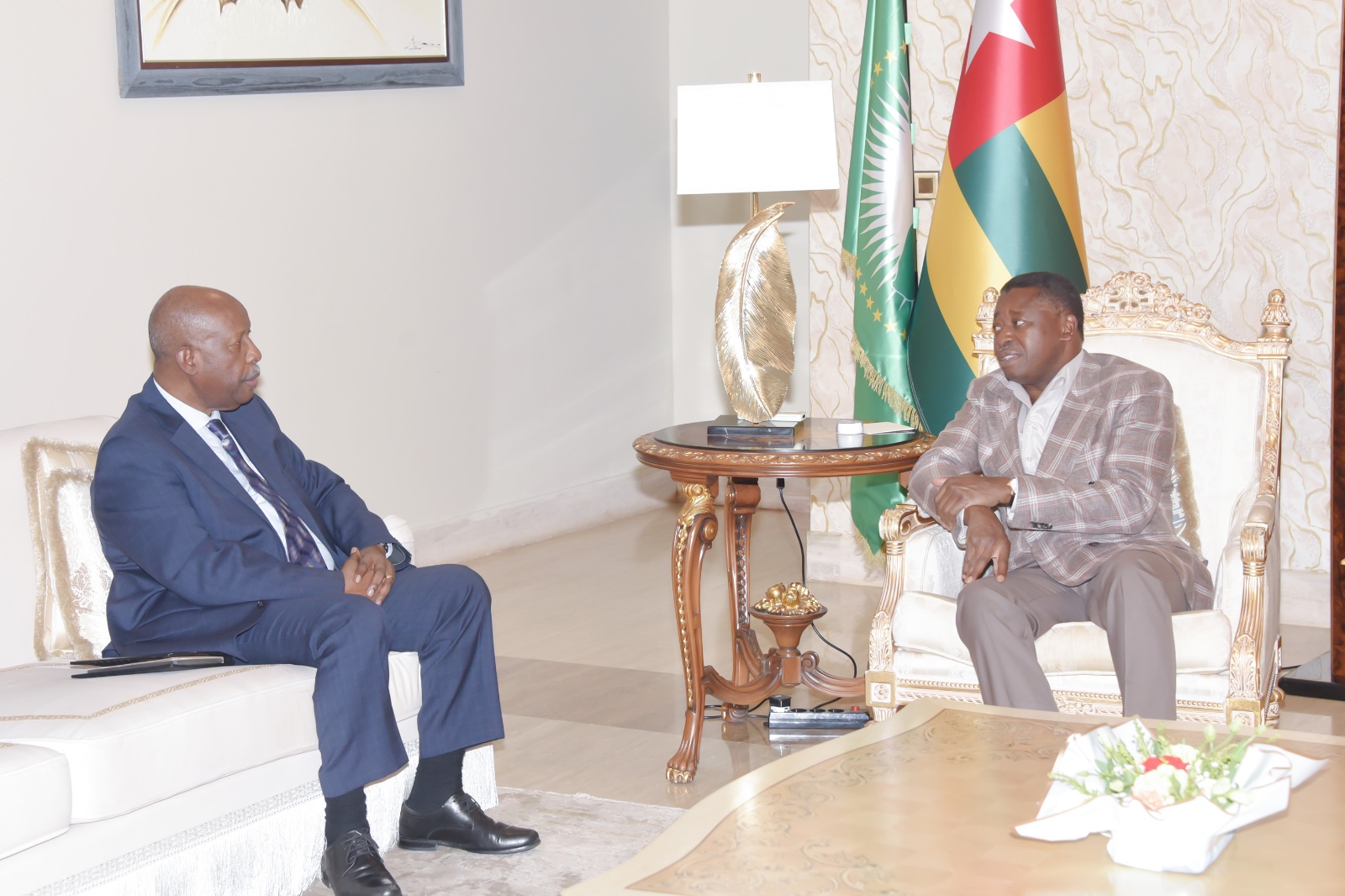 Le President Faure Gnassingbe echange avec le Representant special de lUNOWAS