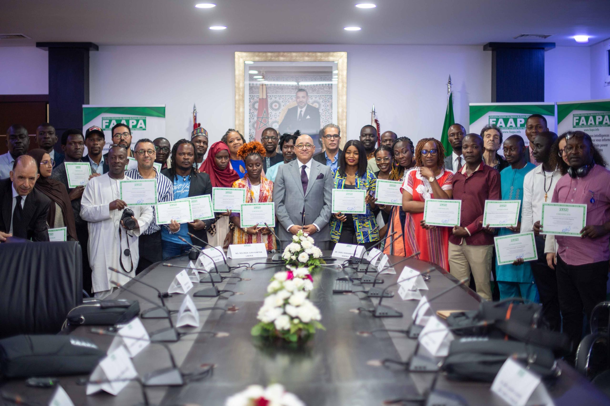 Le president de la FAAPA a pose avec les participants