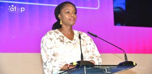 Mme Cina Lawson ouvrant les travaux