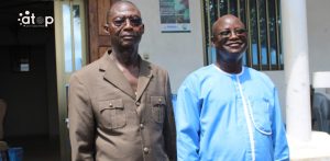 Maire de Blitta 2 (en bleue ciel) et son adjoint 