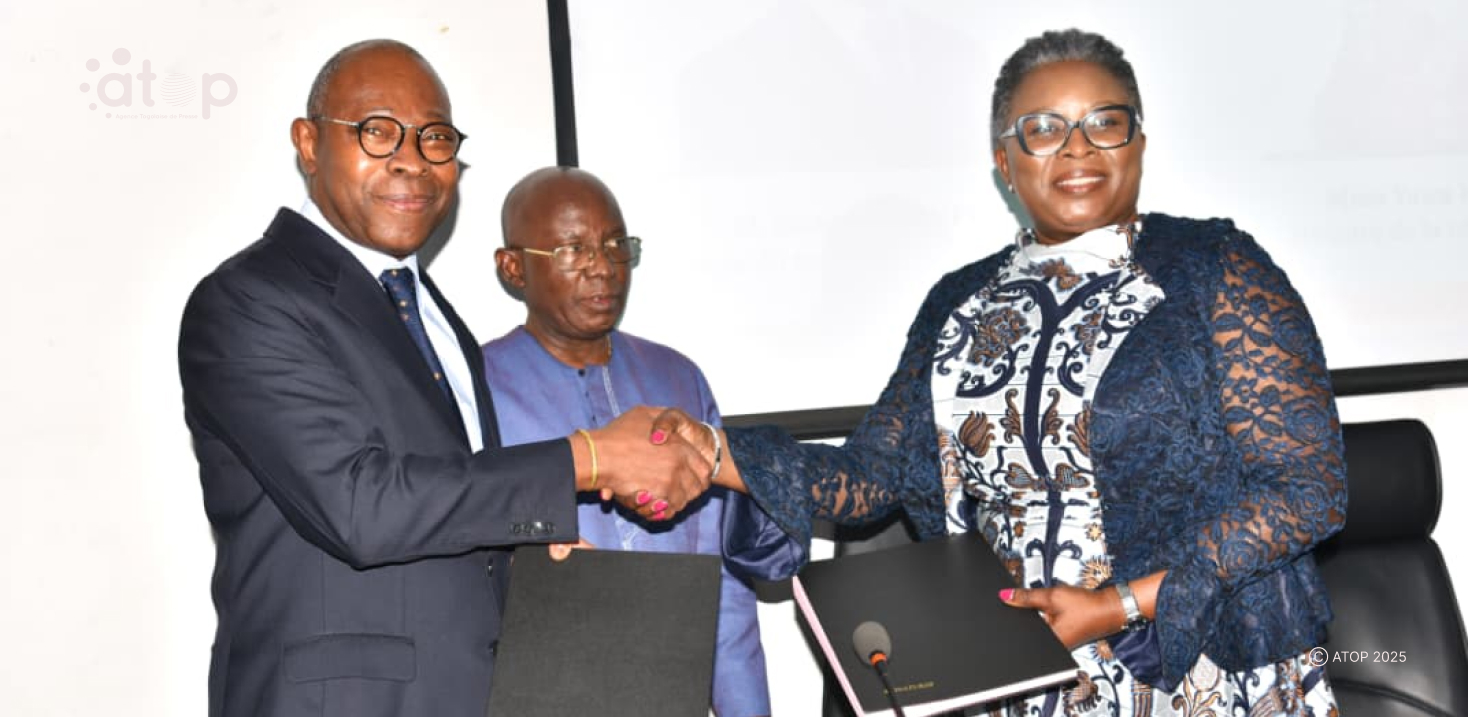 Passation de charges : Mme Kouigan passe le portefeuille de la Culture et des arts à Isaac Tchiakpé 1 Oliver671
