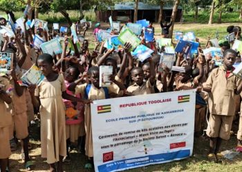 Sotouboua : Des articles scolaires aux élèves de l’EPP Kaniamboua sud