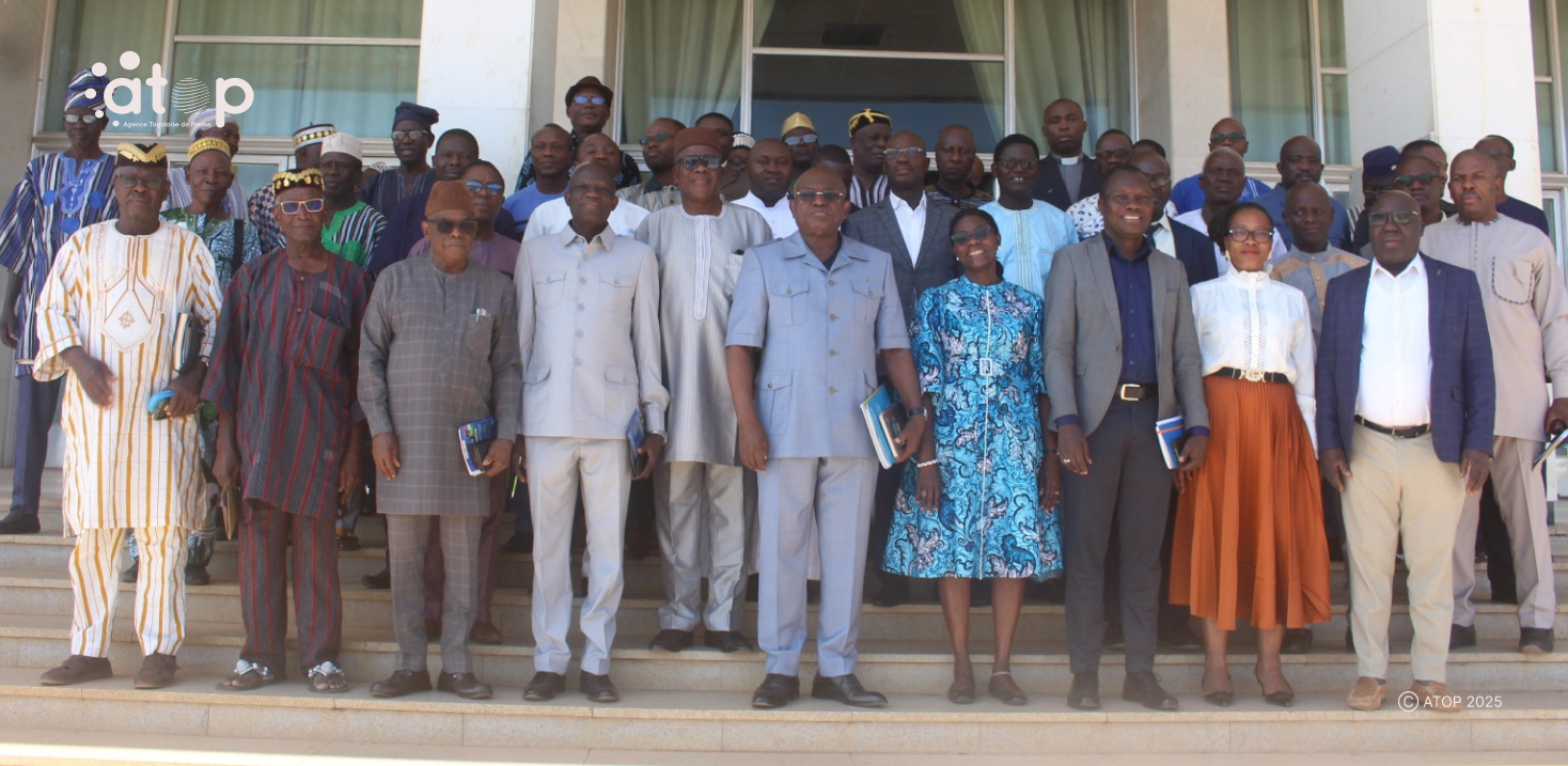 Kozah/Assurance maladie universelle : lancement de la campagne nationale de souscription 1 10 Les officiels a lissue de la ceremonie de lancement AMU TNS