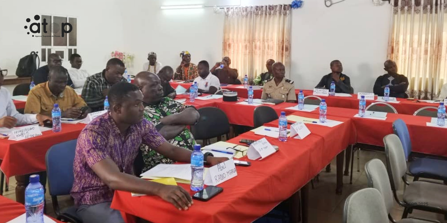 32 Vue partielle des participants
