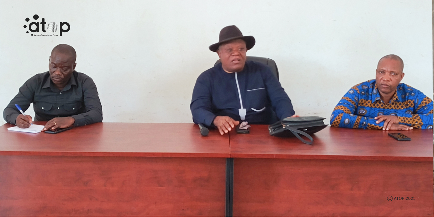 4 Le prefet Sogbo Kokou Ametepe au milieu sadressant a lassistance