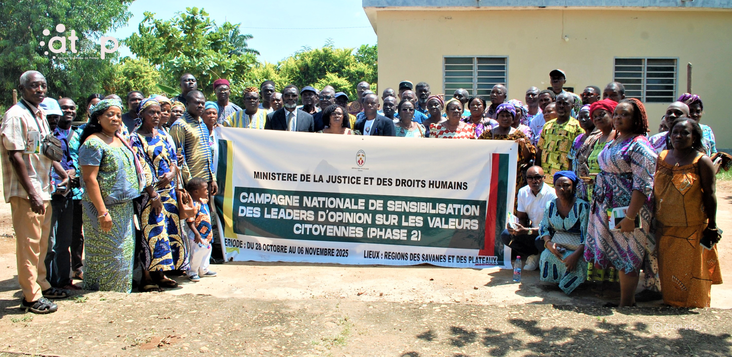 5 Leaders dopinion et officiels pour la photo souvenir