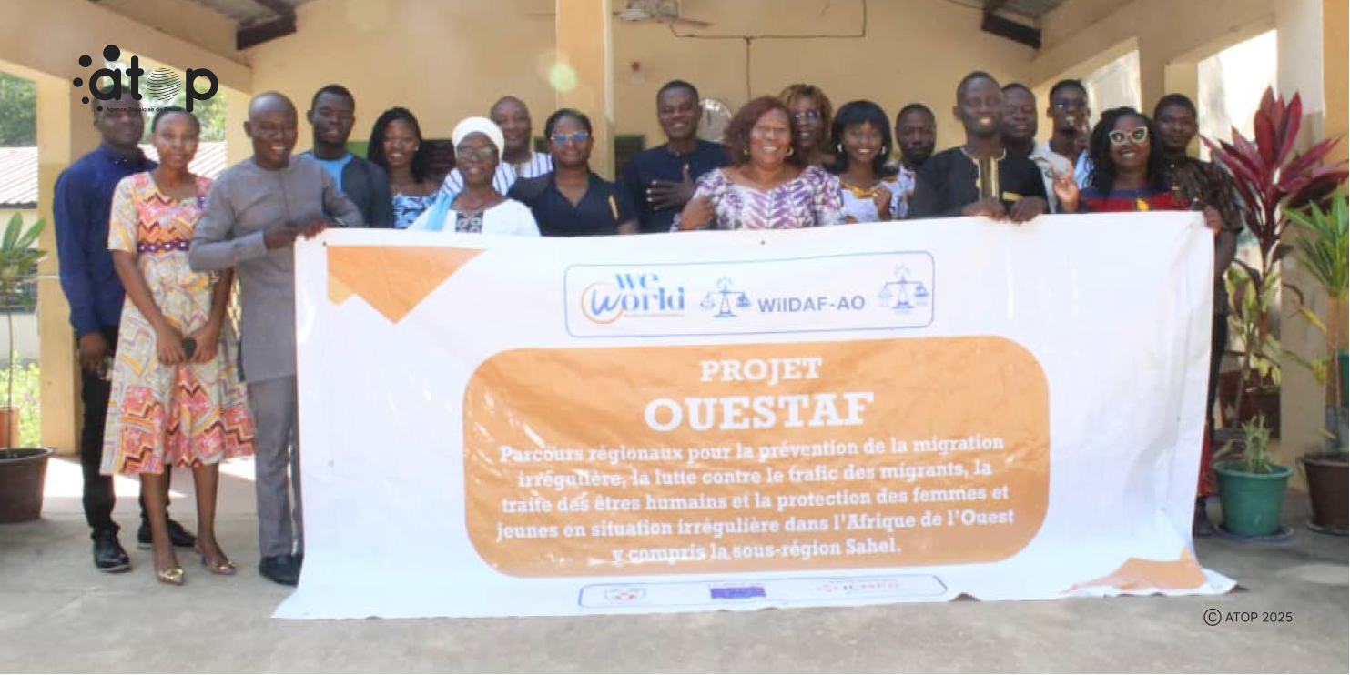 6 Journalistes blogeurs influenceurs et organisateurs ont pose ensemble