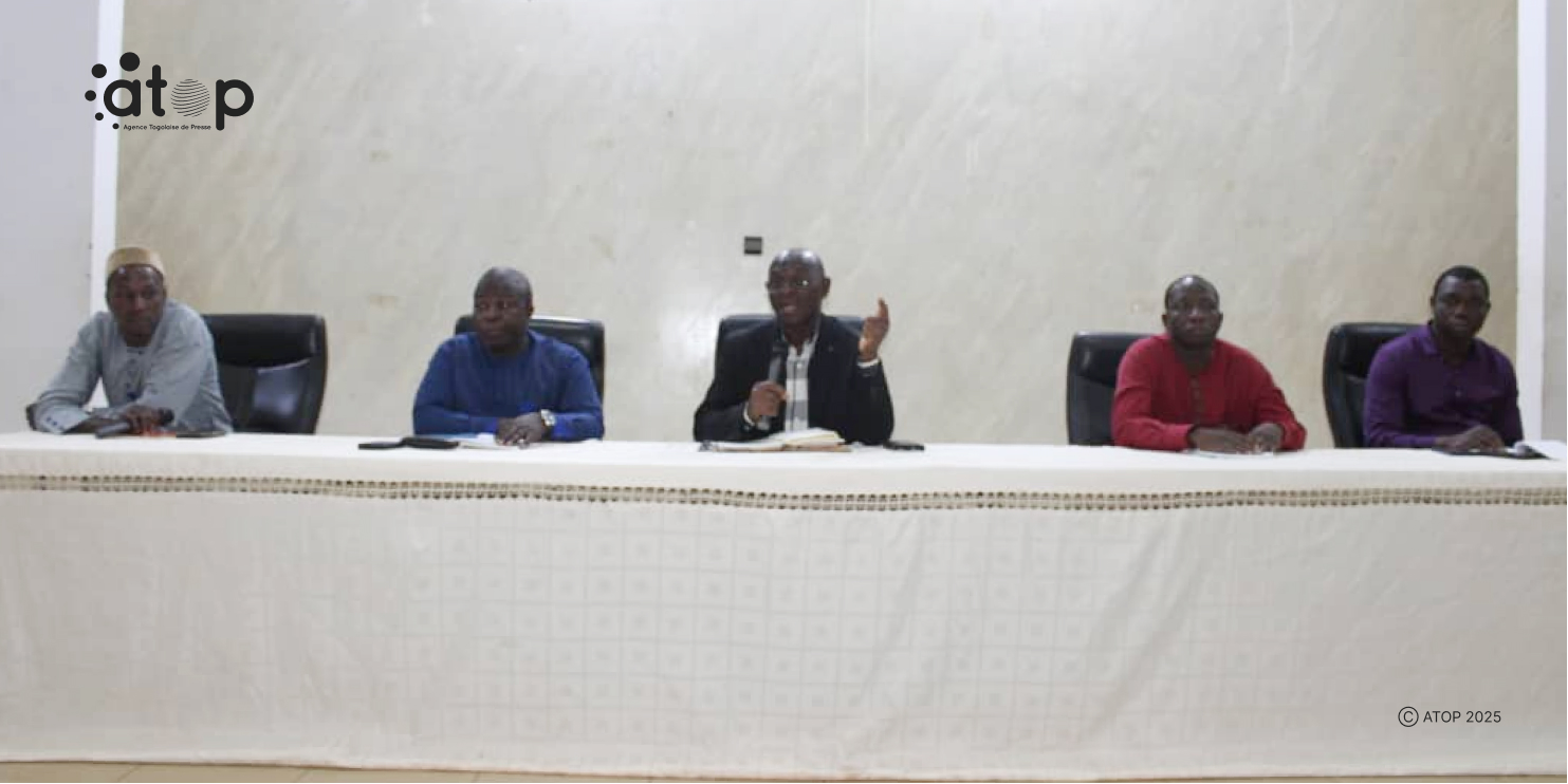 7 Le prefet au micro livre son message