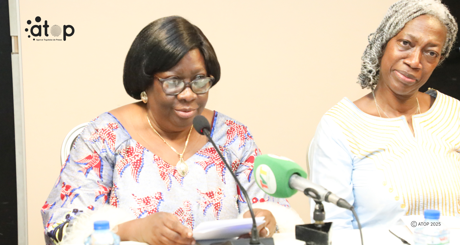La ministre micro livrant son allocution