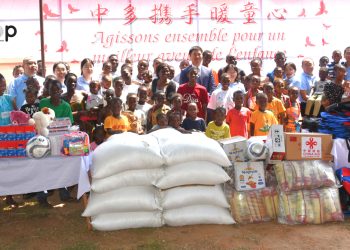 Coopération chine -togo : Des consultations et don à l’orphelinat maison béthanie