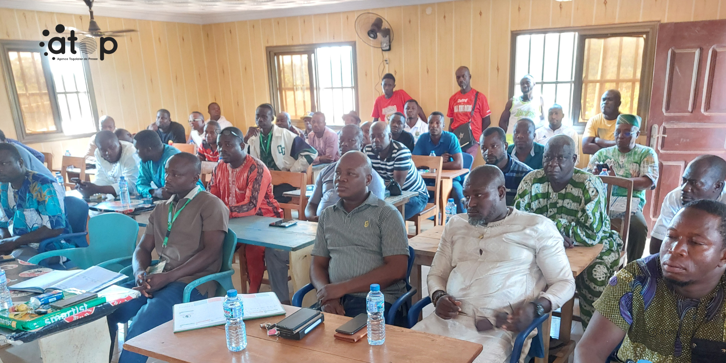 Les importateurs et exploitants de Badou sensibilisés sur les nouvelles donnes en matière d’importation de bois d’œuvre au Togo 1 Oliver698