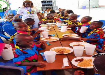 Agou : ASEVA offre des cadeaux de noël aux enfants de l’orphelinat « Dieu est Grand »