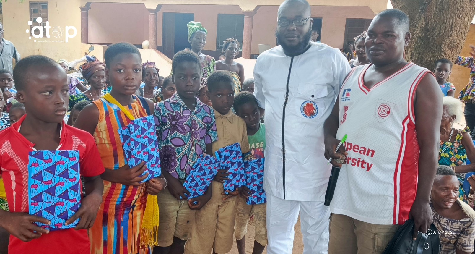 10 Remise symbolique du don aux enfants
