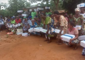 Des kits alimentaires aux populations de Vo et de Yoto