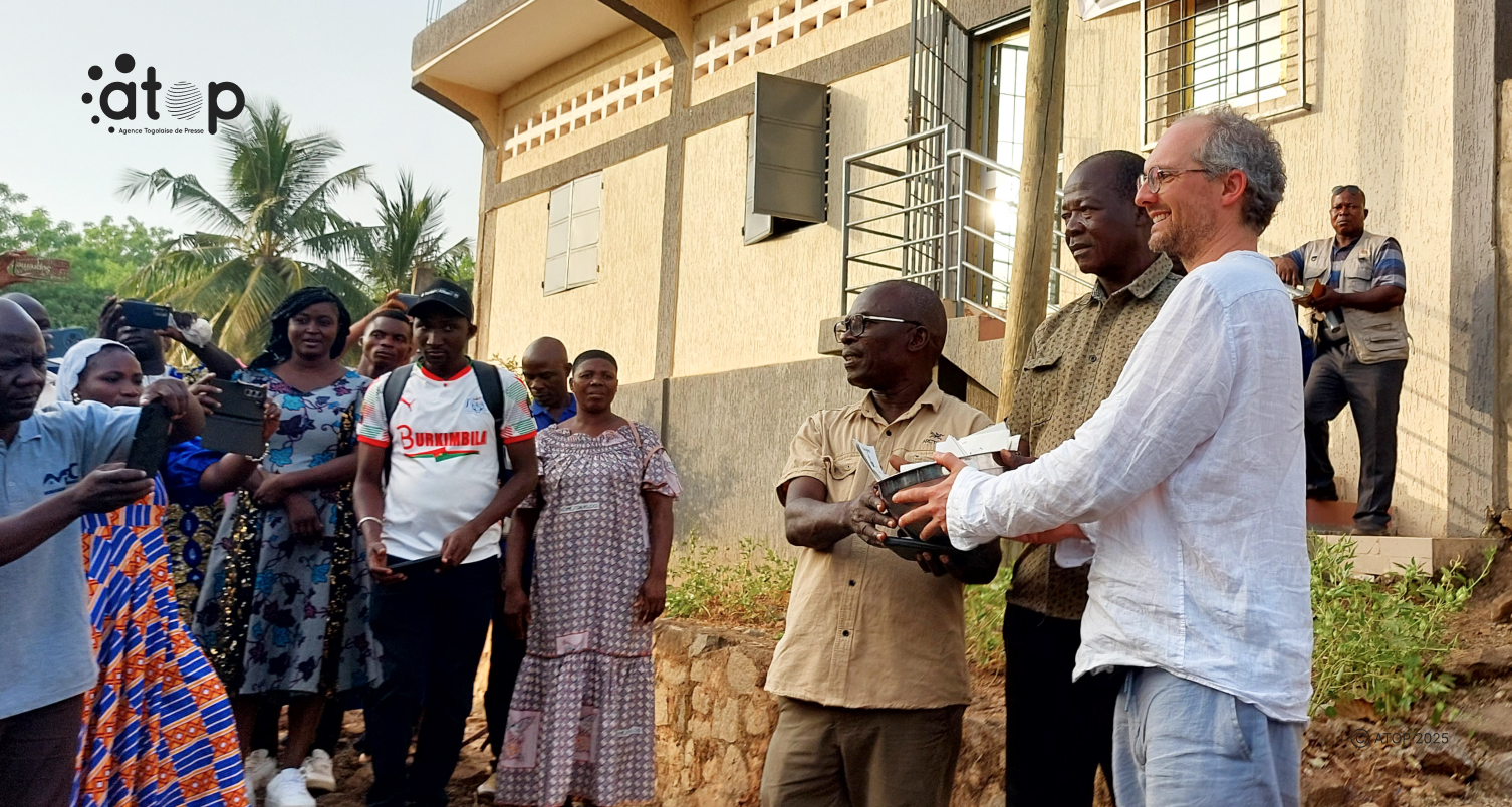 Kozah/ Foire ouest africaine des semences paysannes : Une maison de semences inaugurée a Lassa Elimdè 1 18 Remise de semences apportees par la delegation francaise
