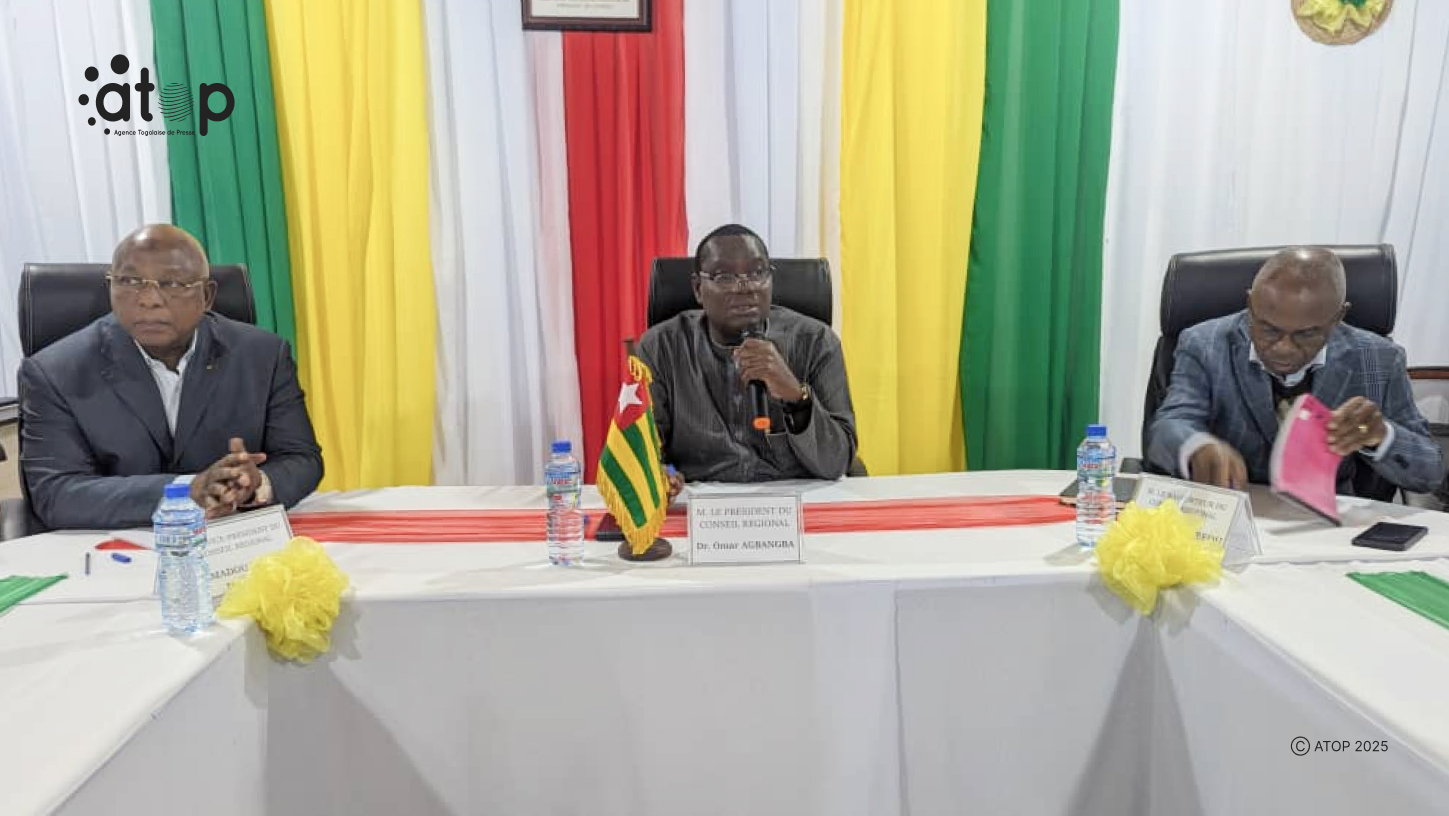 Tchaoudjo : Le Conseil régional de la Centrale poursuit les travaux de sa 4è session ordinaire 1 23 Dr Agbangba au milieu ouvrant la seance