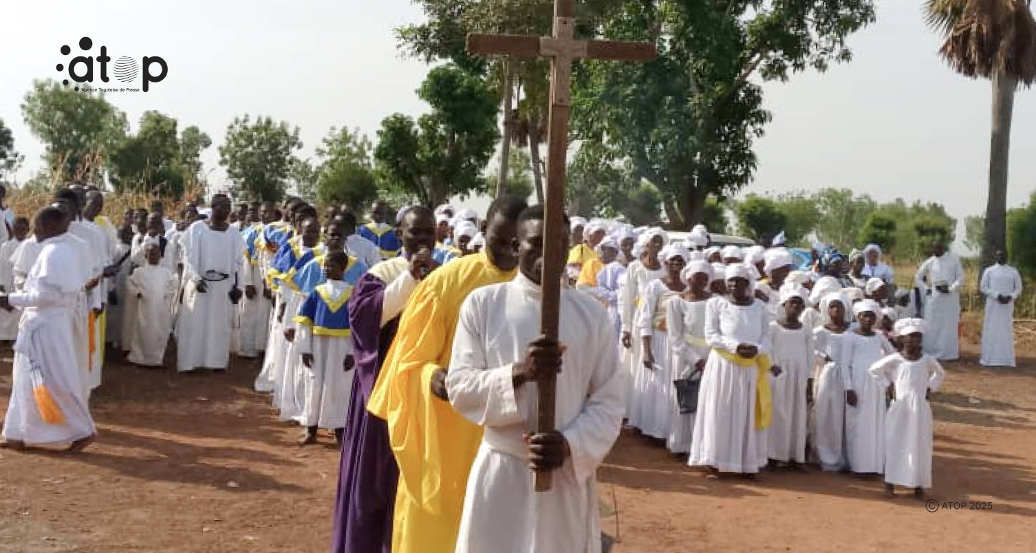 Binah : L’Eglise du christianisme céleste a célébré la fête des moissons 1 35 Processession dentree dans le temple