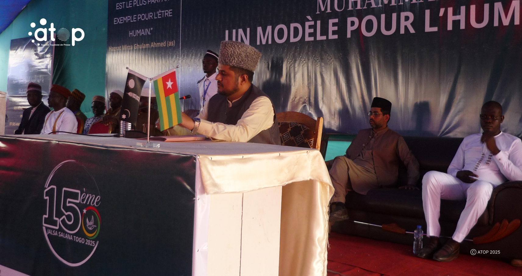 43 Le president national de la Jamatat Islamique Ahmadiyya Qamar Munawar Ahmad a louverture