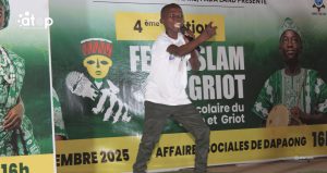 Le jeune slameur lors de sa prestation