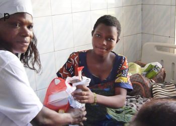 L’association JSFDT a offert des kits aux enfants et nouveaux-nées de la pédiatrie du CHP Notsè