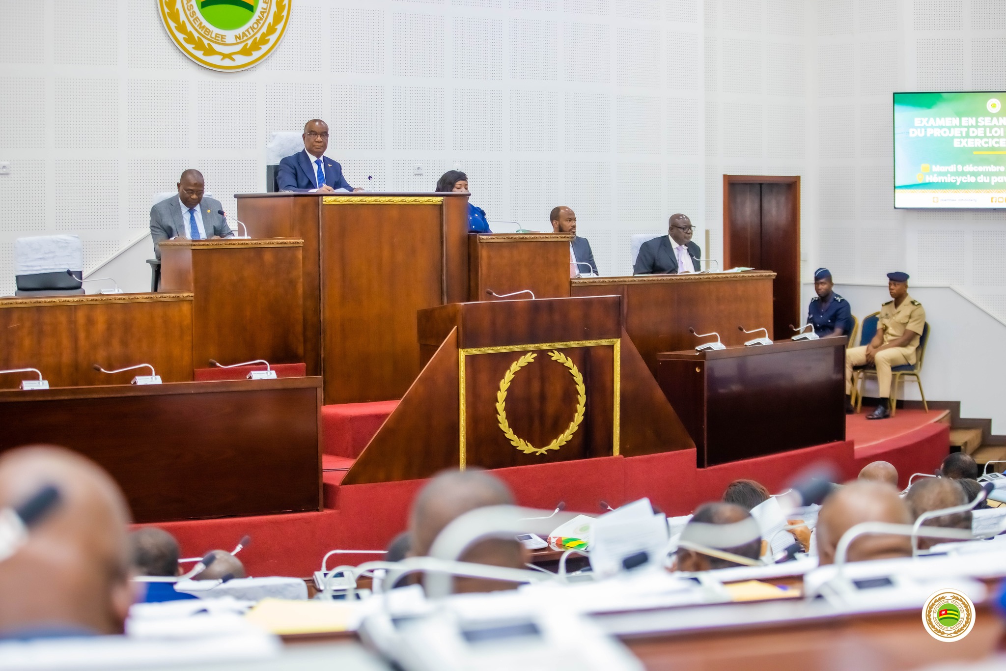 Assemblée nationale : La loi de finances exercice 2026 s’équilibre en ressources et en charges à 2751,5 milliards 1 Le bureau de lAssemblee nationale