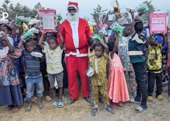 Tchaoudjo/ 3e édition du « Village du Père Noël »:  « sauvons l’amour au cœur de l’enfant » donne la joie aux demunis