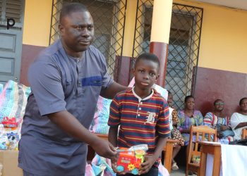 Grand Lomé/Opération « Noël Solidaire 2025 » : 110 kits festifs aux enfants orphelins, handicapés et familles démunies
