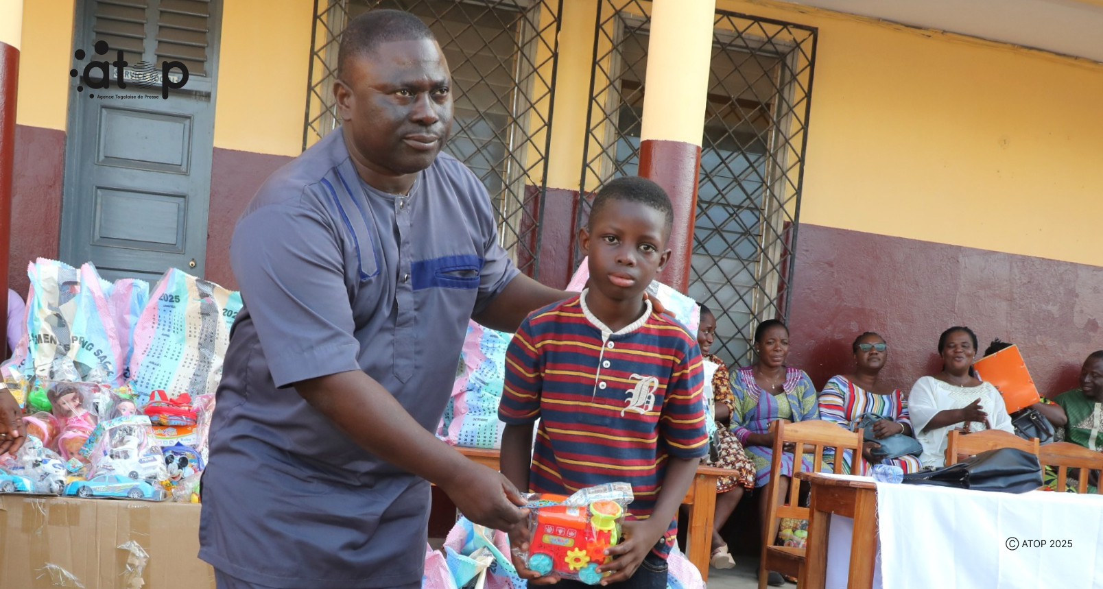 Grand Lomé/Opération « Noël Solidaire 2025 » : 110 kits festifs aux enfants orphelins, handicapés et familles démunies 1 Oliver 3 9