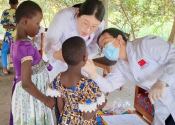 Zio/ Coopération sino-togolaise : Une consultation médicale gratuite de la mission médicale chinoise au centre Reyma d’Agbélouvé