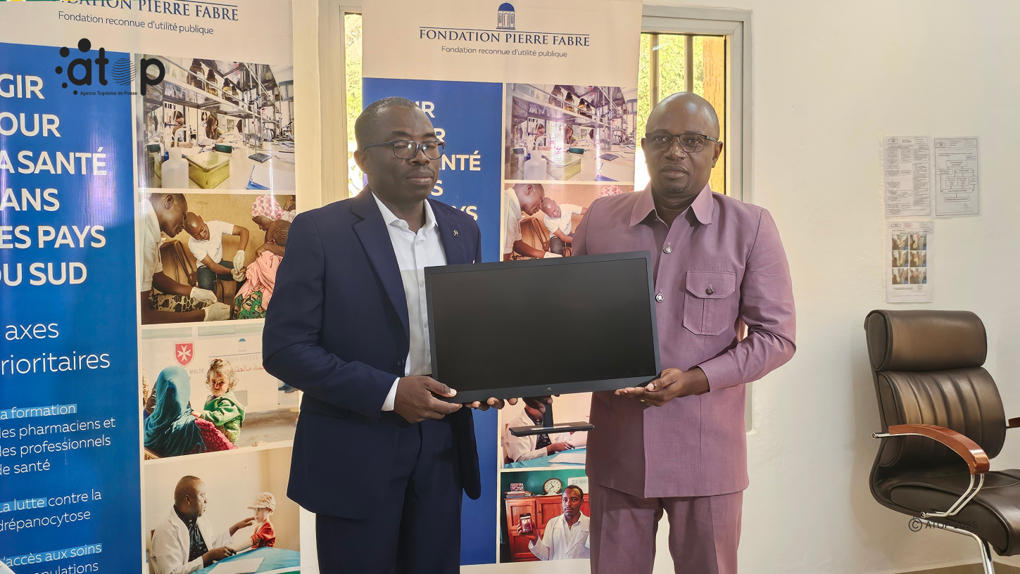 Santé : La Fondation Pierre Fabre offre des équipements médicaux et informatiques au CNRSD 1 Oliver752