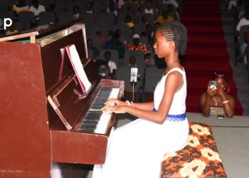 Culture :  Des tout-petits offrent un concert de piano au public