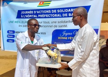 Fête de fin d’année : Le sénateur, Me Sessénou assiste les patients et le personnel du CHP-Badou