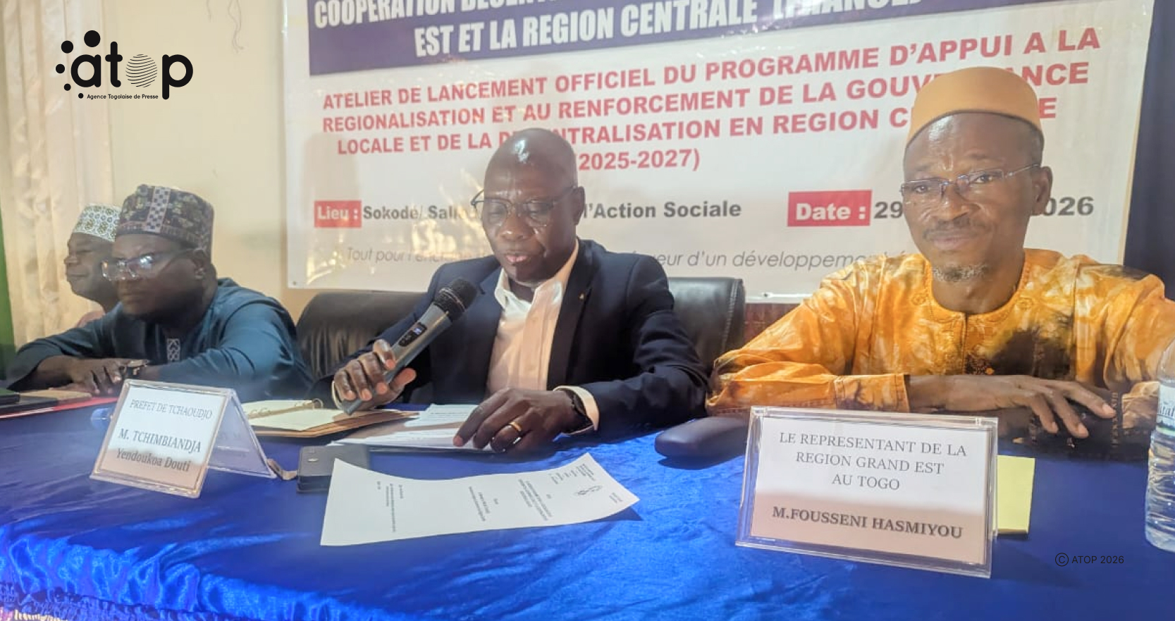 10 Le prefet Tchimbiandja au micro ouvrant les