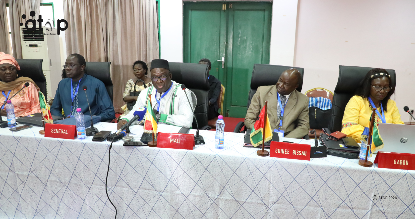 Dr Ousmane au milieu Mariko cloturant les