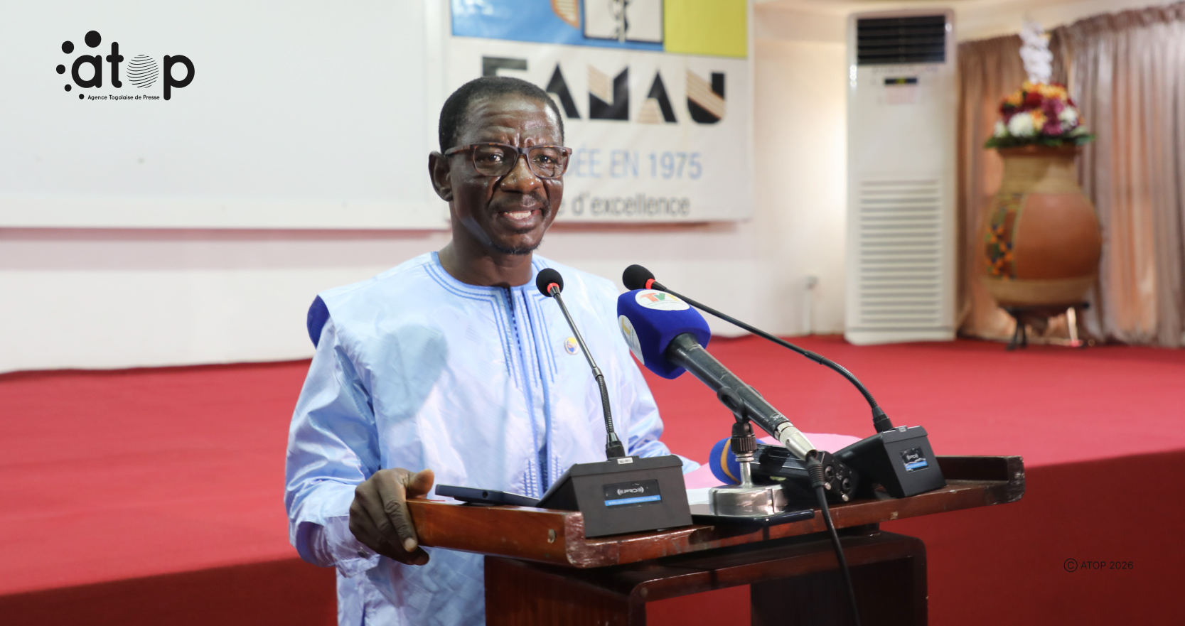 Le ministre ouvrant les