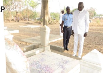 Kéran / 52e anniversaire attentat de sarakawa : Un dépôt de gerbes sur la tombe de Aniko Palako à Kantè
