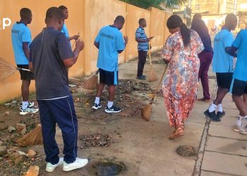 Kloto : opération de salubrité « Togo propre » : Autorités municipales et forces vives de la ville ont rendu propre les rues, les abords et l’enceinte de la mairie