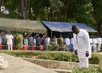 Ogou/52ème anniversaire de l’attentat de Sarakawa : Le prefet Ekpé Kodjo a déposé une gerbe au monument aux morts à Atakpamé
