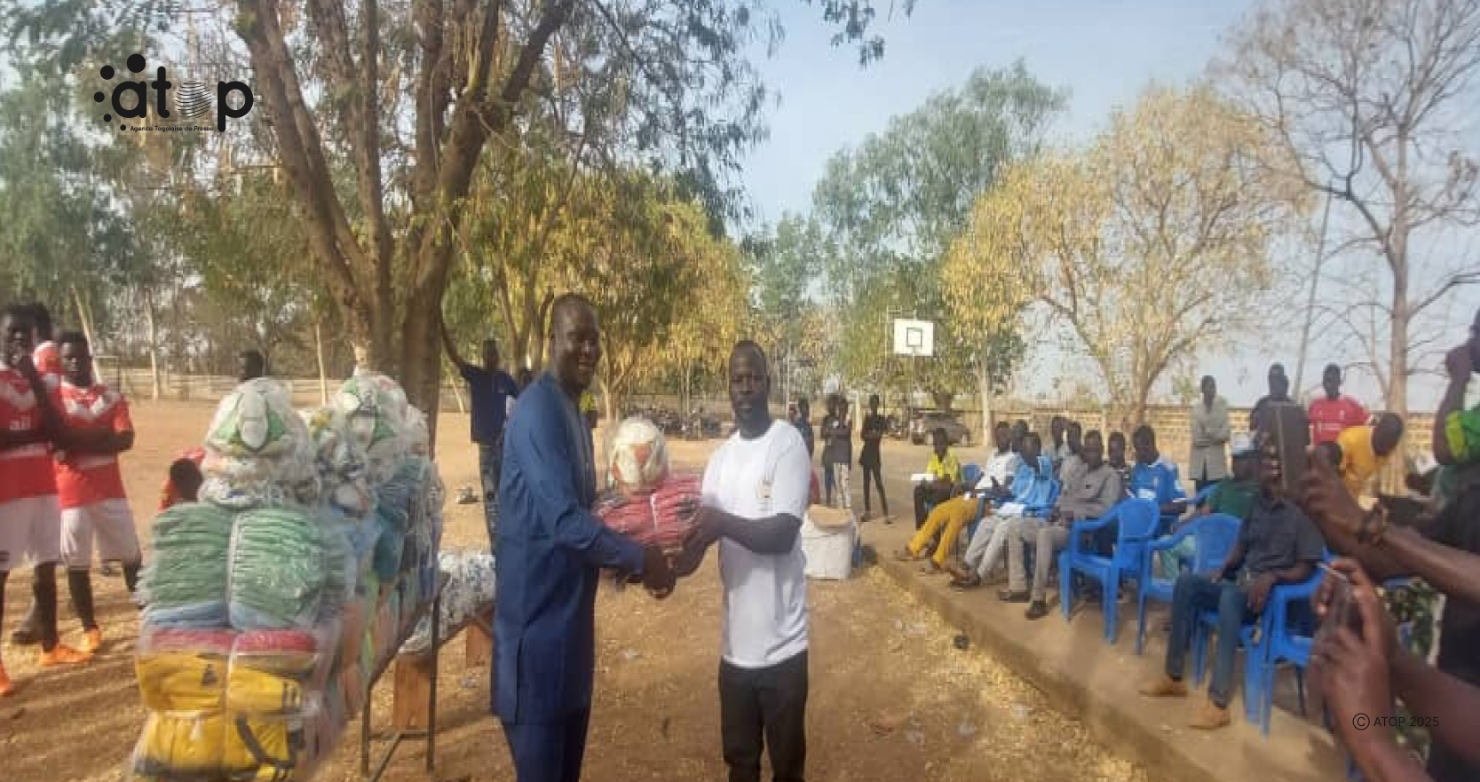 Un lot de matériel sportif offert au district de football de l’Oti 1 Oliver792