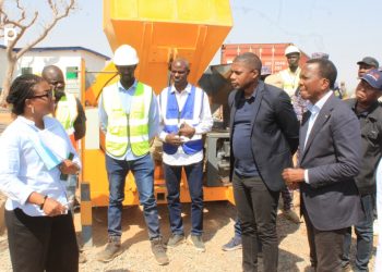 Projets d’adduction d’eau dans les Savanes : Le ministre de l’Aménagement du territoire satisfait de l’avancement des travaux sur le terrain
