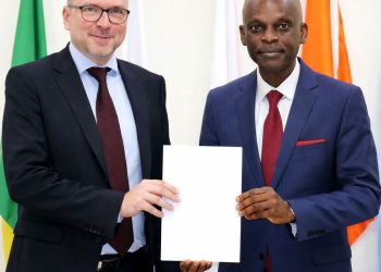 Le ministre Robert Dussey reçoit les copies des lettres de créance du nouvel ambassadeur de l’Autriche au Togo